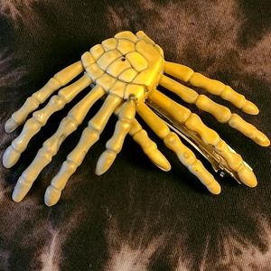 Skeleton hands barrette